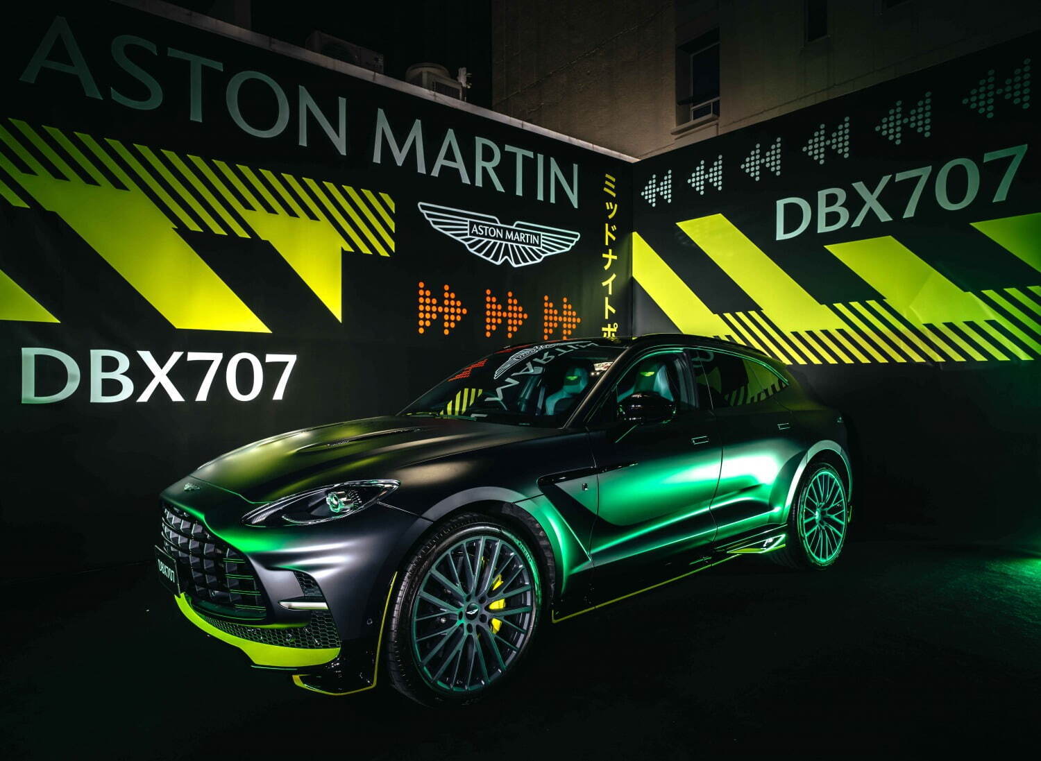 アストンマーティン「DBX707」日本限定SUV、“ネオン輝く高速道路”着想ブラック×ライムグリーン｜写真29