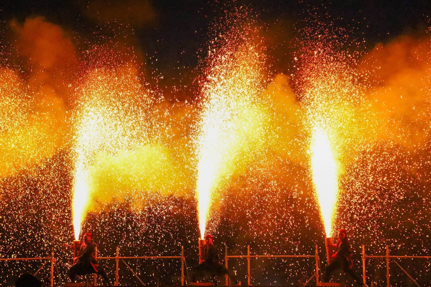 「佐倉花火フェスタ2024」千葉県内最大の2万発を打ち上げ、10分間約8,000連発＆大輪の2尺玉も｜写真2