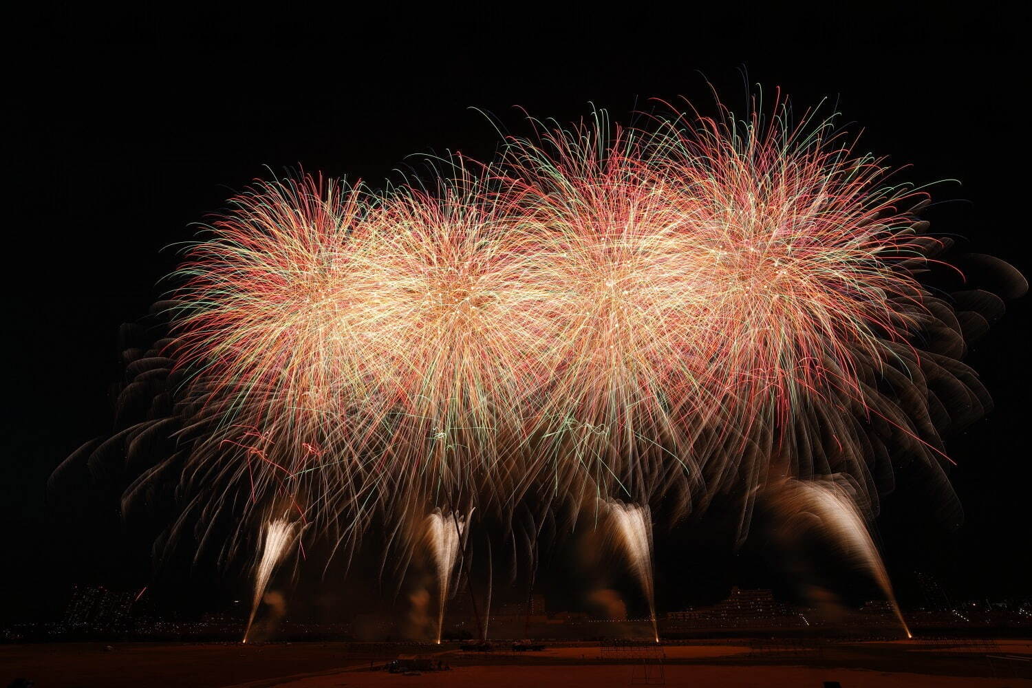 全国の花火大会＜2024年夏＞日時・会場・チケットなど全国の有名花火大会開催情報まとめ｜写真19