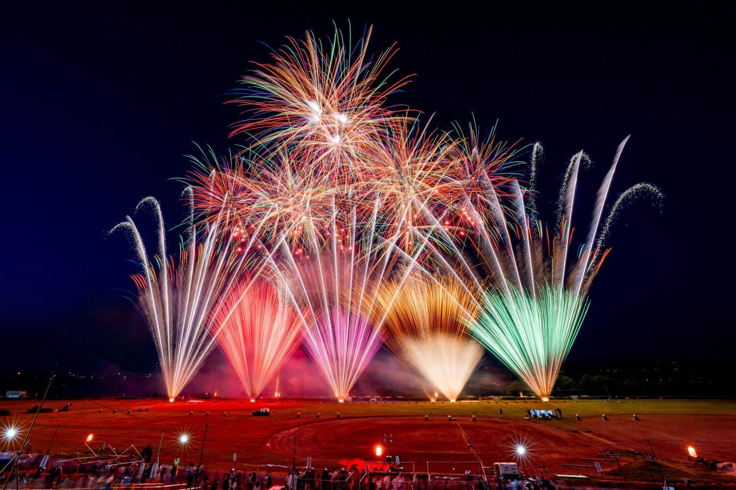 ＜東京＞「葛飾納涼花火大会」“臨場感あふれる”約15,000発の花火