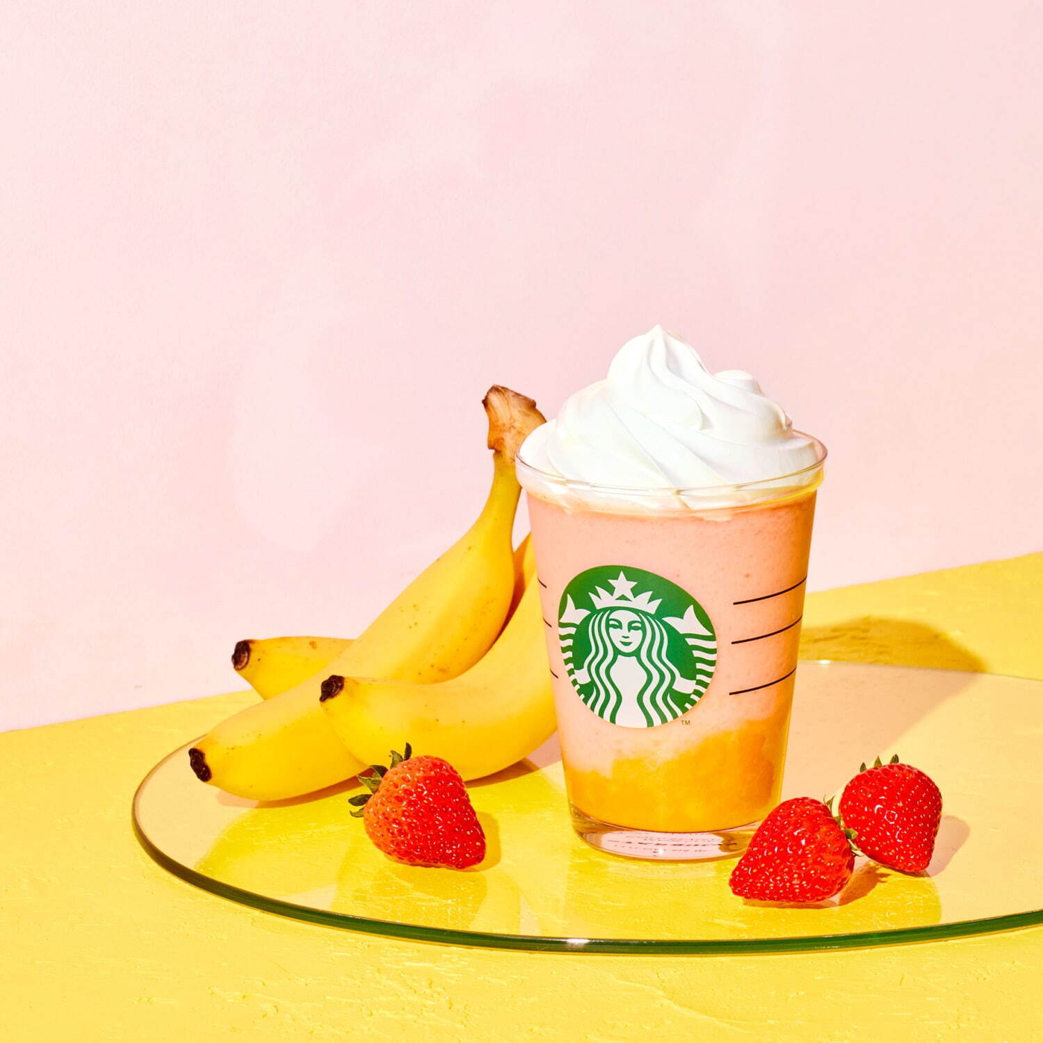 スターバックス(Starbucks Coffee) イチゴ バナナ フラぺチーノ｜写真1