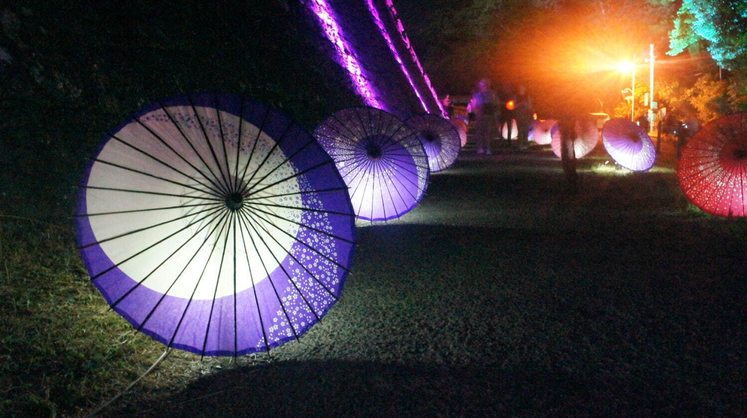 「雲の上のランタンまつり」梅田スカイビルで、“和傘×ランタン”ライトアップが空中庭園を彩る夏イベント｜写真2