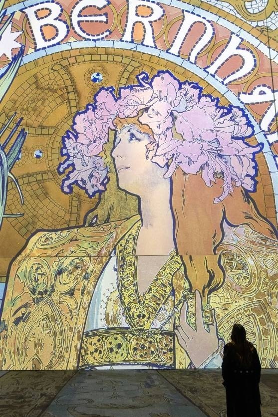 パリ展会場風景 
©2024 Mucha Trust-Grand Palais Immersif
アルフォンス・ミュシャ《ジスモンダ》(部分) 1894年 カラーリトグラフ ミュシャ財団蔵 
©2024 Mucha Trust