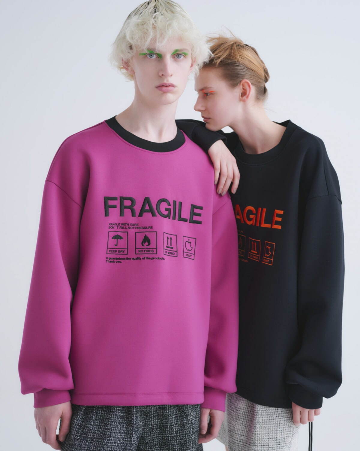 FRAGILE Embroidery Drawstring Long Sleeve Pullover 29,700円