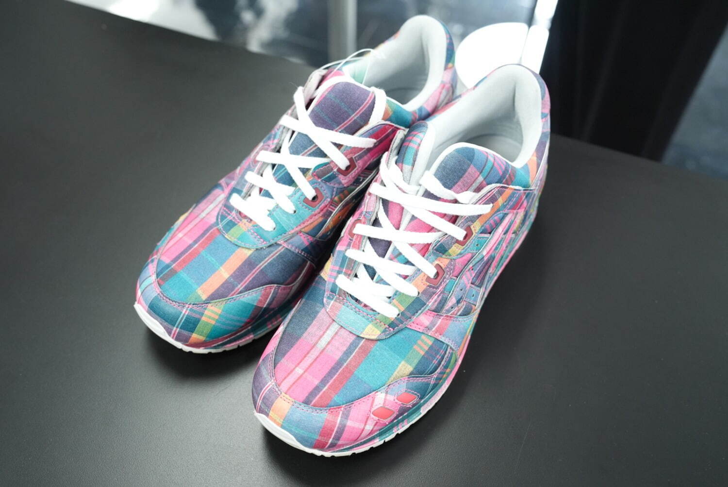 コム デ ギャルソン・シャツ(COMME des GARÇONS SHIRT), アシックス(ASICS) ゲルライト スリー｜写真2