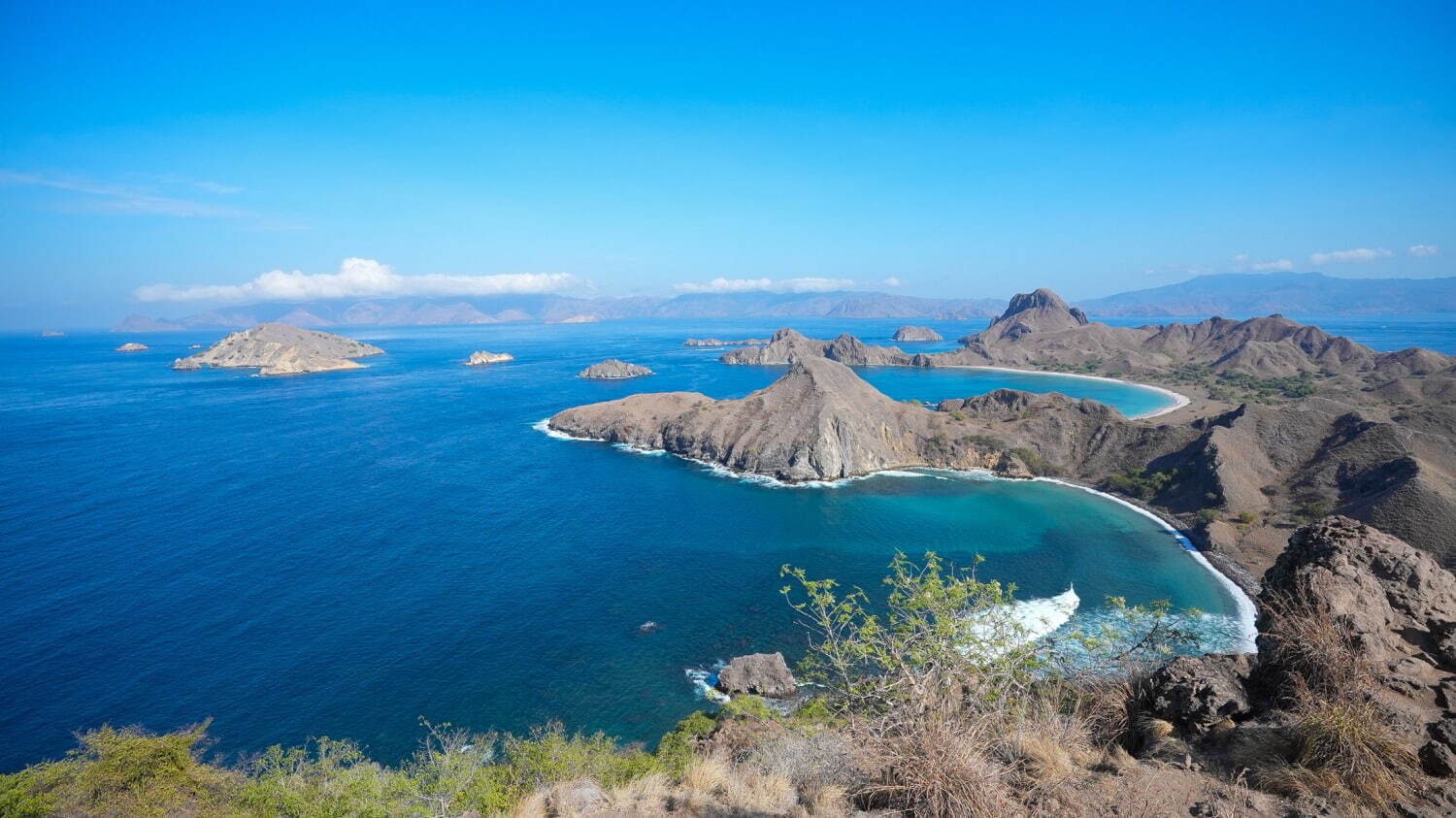 インドネシアの楽園「コモド諸島」世界で最も映える海の1つ、桃色の砂浜“ピンクビーチとは？｜写真57