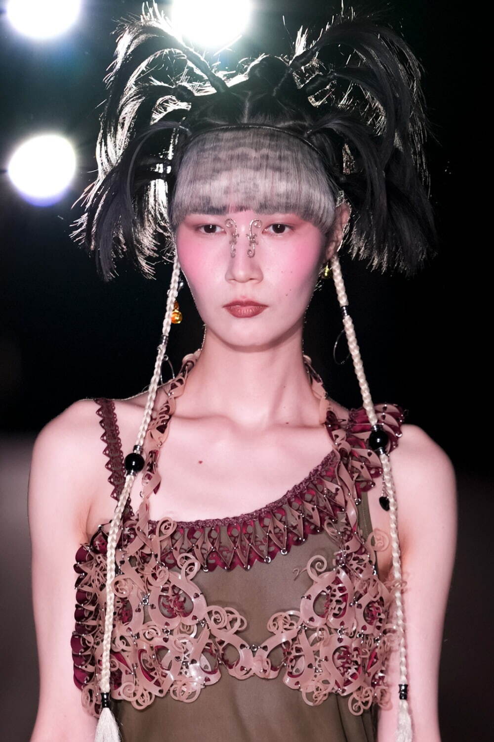 ユェチ・チ(YUEQI QI) 2025年春夏ウィメンズコレクション  - 写真17