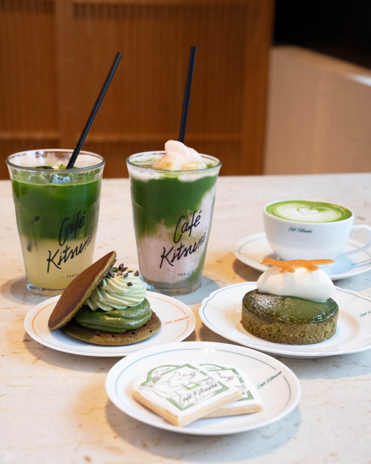 カフェ キツネ“抹茶尽くし”の限定メニュー、フランス菓子風どら焼き＆桃果汁入り抹茶スムージー｜写真8