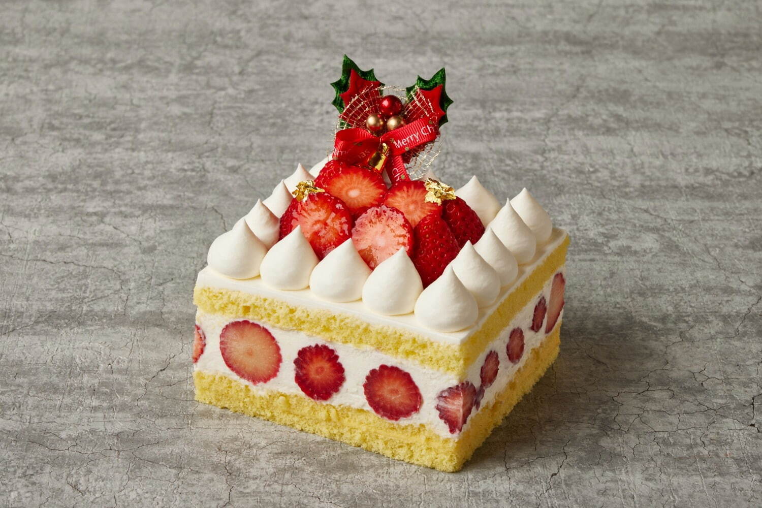 「ストロベリーショートケーキ」6,900円(11cm×12cm)、8,800円(縦横各16cm)