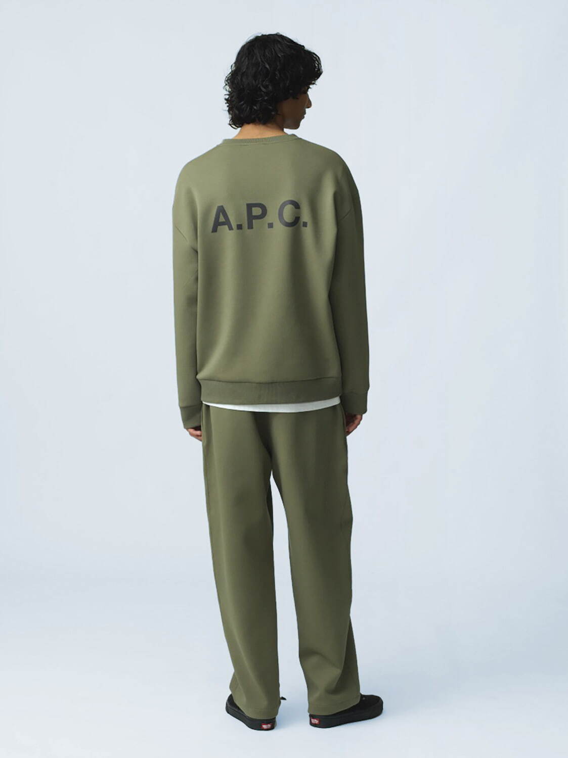 A.P.C.のロンハーマン限定スウェットセットアップ、軽量快適素材×リフレクターロゴ入りで｜写真3