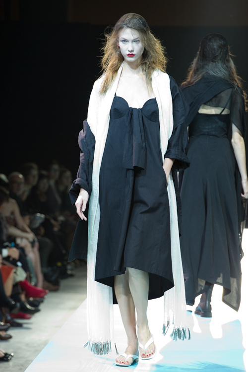 ヨウジヤマモト(Yohji Yamamoto) 2011年春夏ウィメンズコレクション  - 写真14