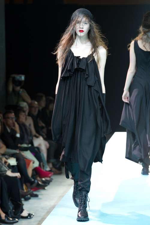 ヨウジヤマモト(Yohji Yamamoto) 2011年春夏ウィメンズコレクション  - 写真37