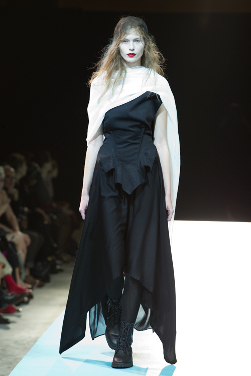 ヨウジヤマモト(Yohji Yamamoto) 2011年春夏ウィメンズコレクション  - 写真56