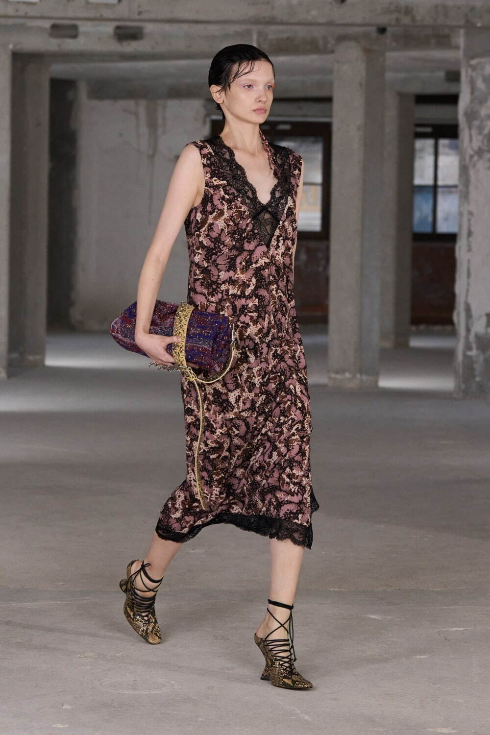 ドリス ヴァン ノッテン(DRIES VAN NOTEN) 2025年春夏ウィメンズコレクション  - 写真53