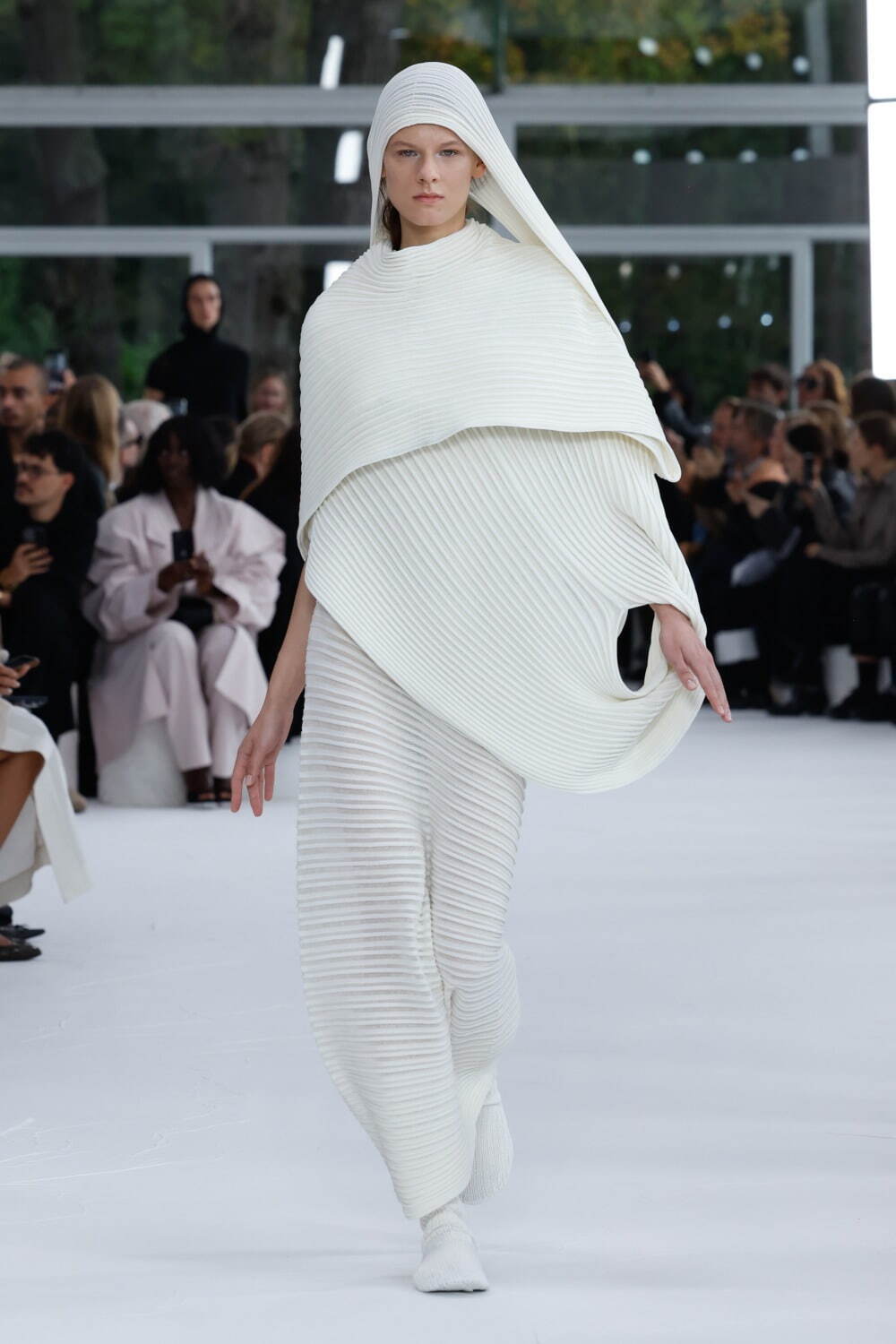 イッセイ ミヤケ(ISSEY MIYAKE) 2025年春夏ウィメンズコレクション  - 写真25