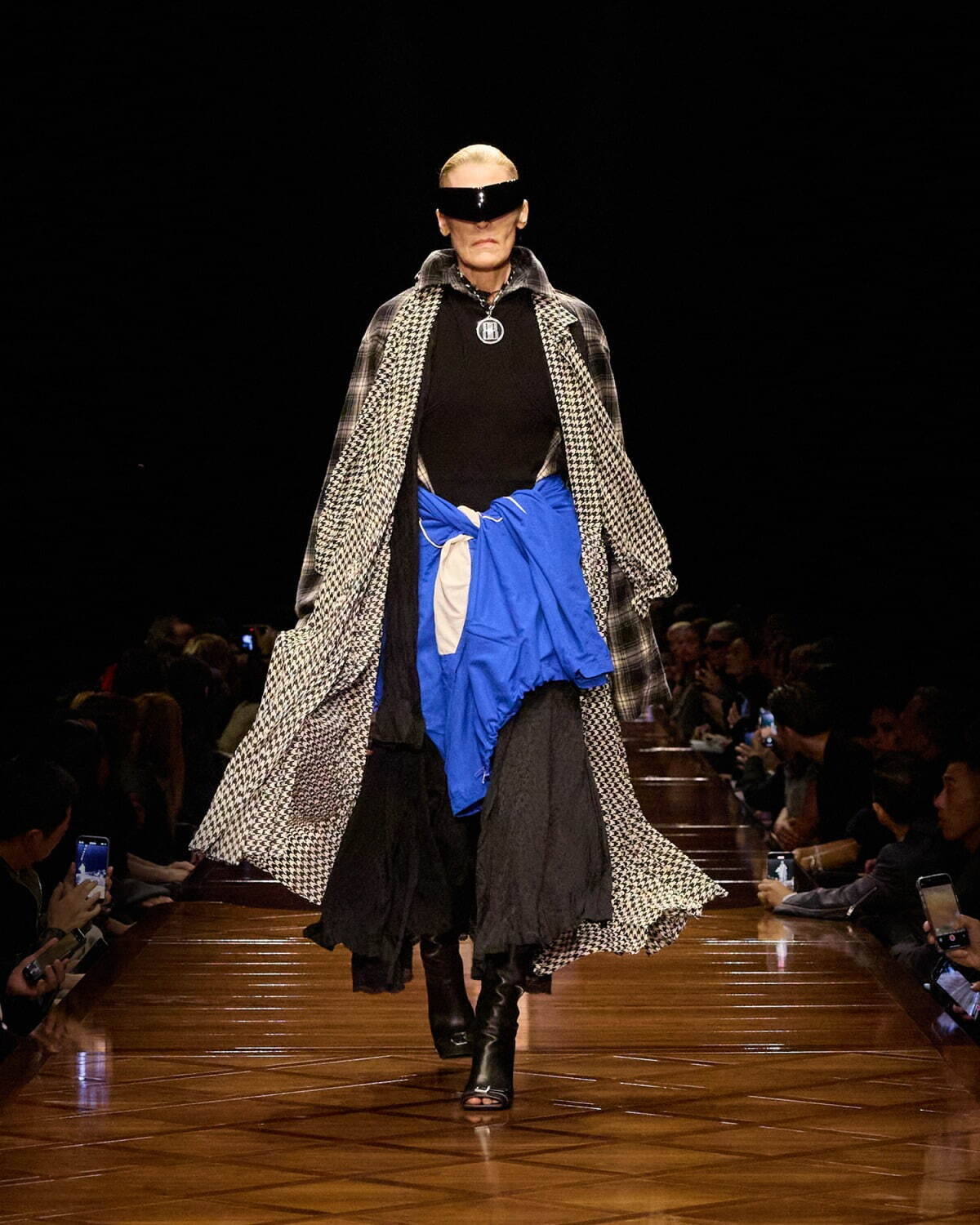 バレンシアガ(BALENCIAGA) 2025年夏ウィメンズ&メンズコレクション  - 写真38