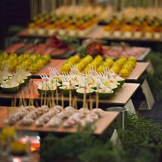 新宿・小笠原伯爵邸で“大人のクリスマスパーティ”、薔薇の装飾＆カジノや本場パエリア｜写真5