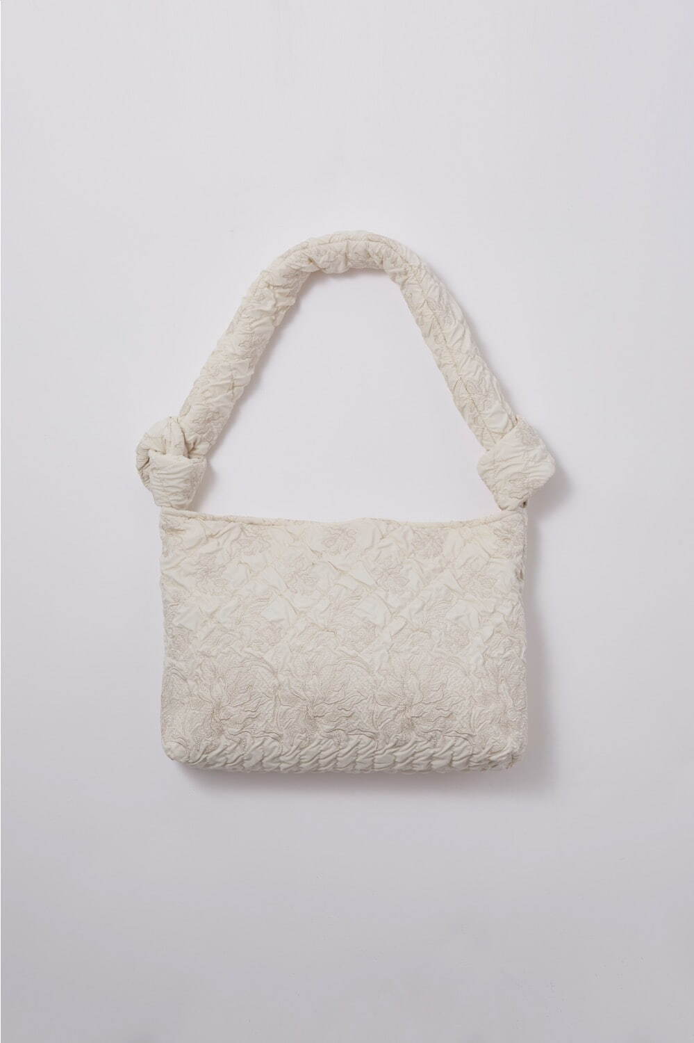 Dahlia shrinking embroidery bag 30,800円