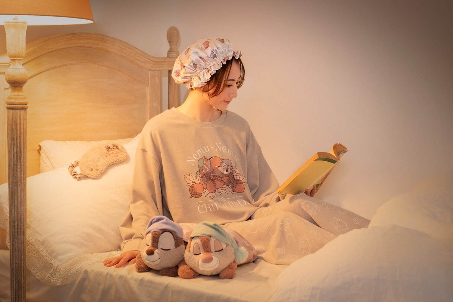 東京ディズニーリゾート「すやすや眠るチップとデール」グッズ、“着る毛布”やどんぐり型クッション｜写真3