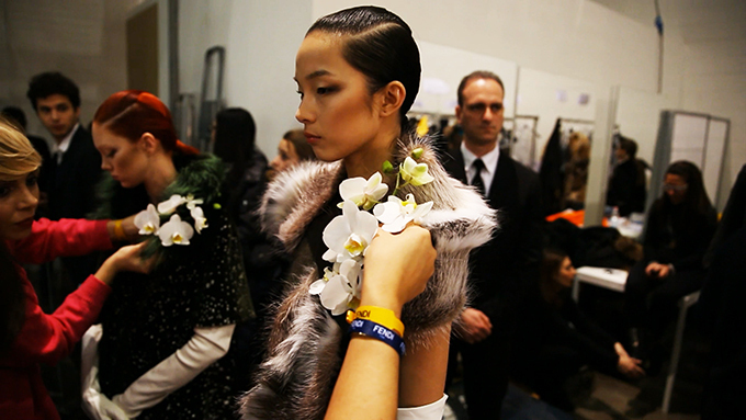 フェンディ(FENDI) ピュア！ブルータル！グラマー！｜写真2