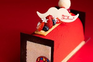 ヒルトン大阪の24年クリスマスケーキ、“サンタのひげ”飾ったベリームースやたっぷり苺のタルト