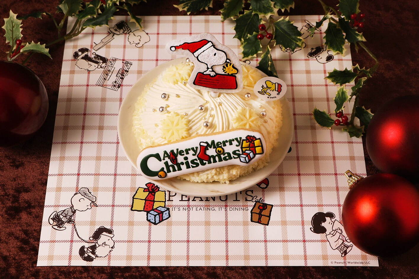 ピーナッツ カフェ24年クリスマス、“スヌーピー＆ウッドストック”の雪山風ホワイトチョコケーキ｜写真6