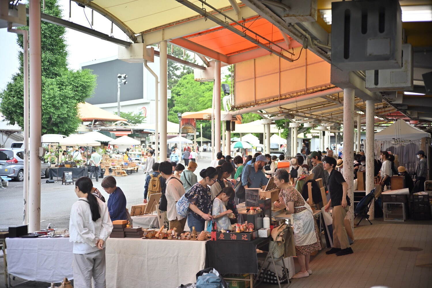 蚤の市「東京蒐集 第3会」調布・京王閣競輪場で、“偏愛”に満ちたコレクターアイテムや骨董品が集結｜写真1