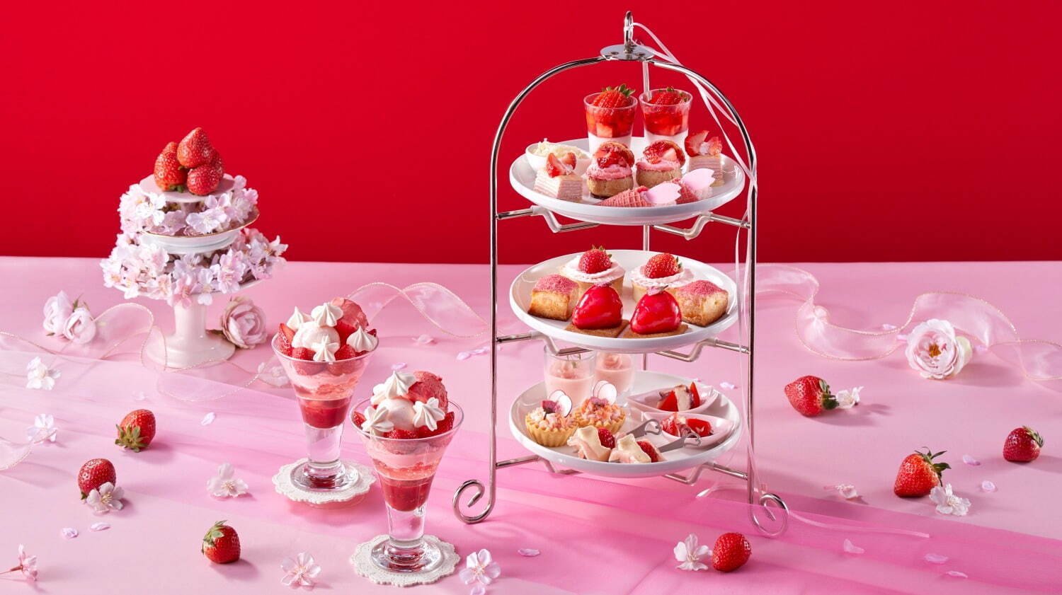 「ストロベリーアフタヌーンティー(Strawberry Afternoon Tea) ～Red×Pink～」
1名 平日 6,000円、土休日 6,500円(ロゼスパークリングワイン付き)※別途サービス料13％を加算。