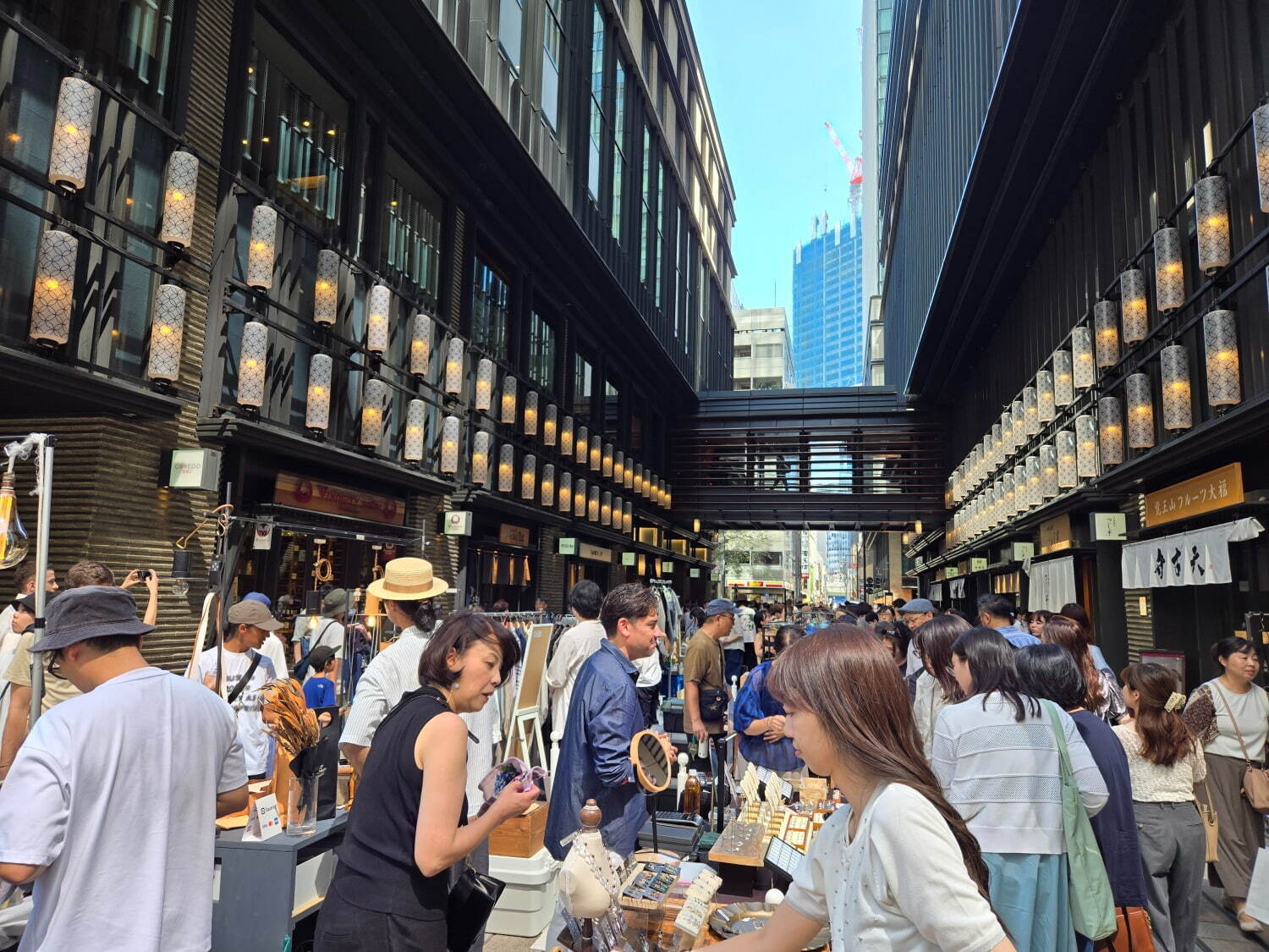 蚤の市「オールドニューマーケット」日本橋・コレド室町仲通りで、アクセサリーや暮らしの道具約90店舗 | 写真