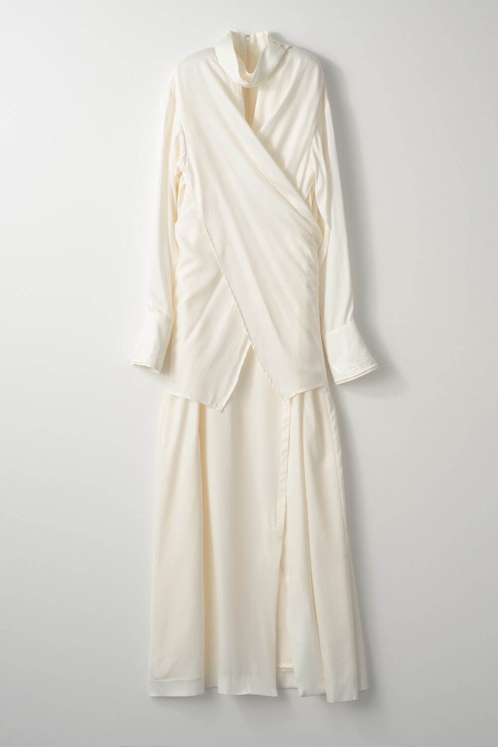 Framed embroidery wrap dress 53,900円