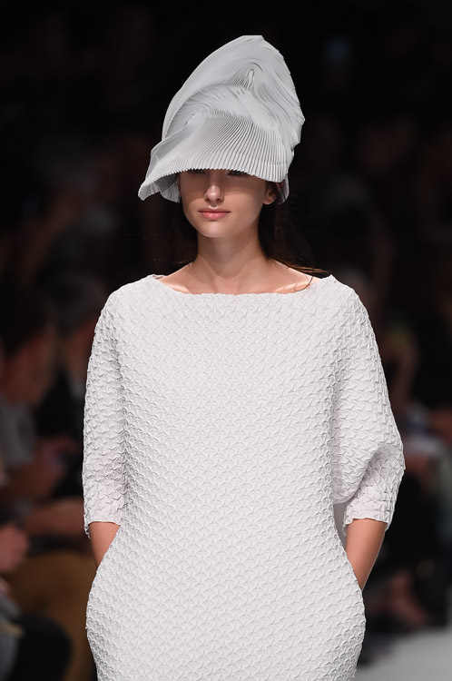 イッセイ ミヤケ(ISSEY MIYAKE) 2015年春夏ウィメンズコレクション  - 写真3