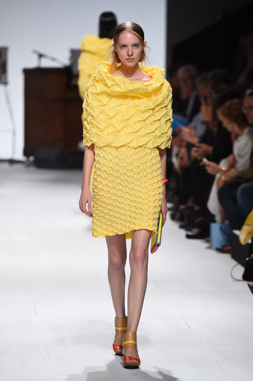 イッセイ ミヤケ(ISSEY MIYAKE) 2015年春夏ウィメンズコレクション シルエット - 写真23