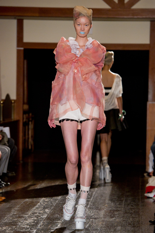 ノゾミ イシグロ オートクチュール(NOZOMI ISHIGURO Haute Couture) 2011年春夏ウィメンズコレクション  - 写真26