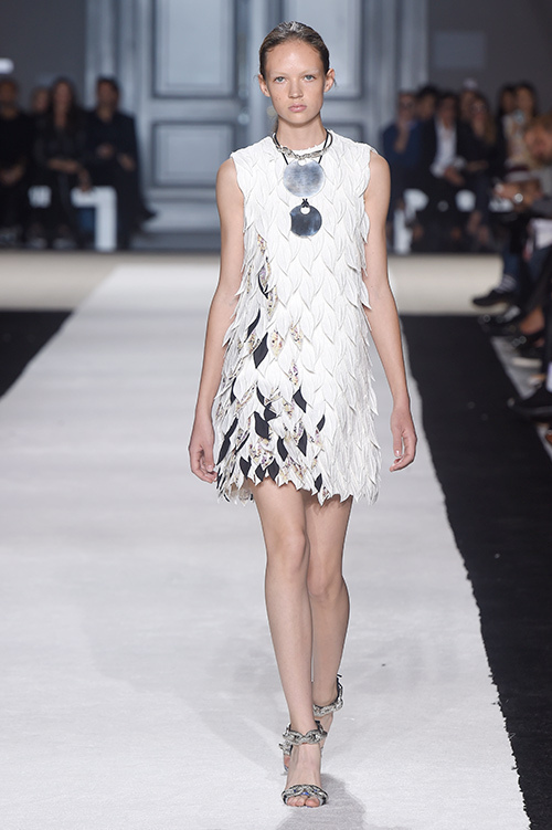 ジャンバティスタ ヴァリ(GiAMBATTiSTA VALLi) 2015年春夏ウィメンズコレクション  - 写真2