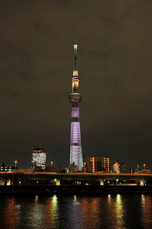 東京スカイツリーがバレンタイン限定カラーにライティング、特別なスイーツやイベントも登場｜写真2