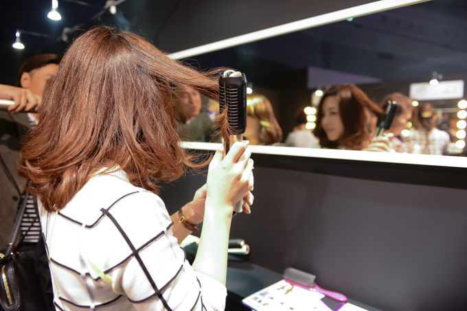 東京ランウェイ 2015SS開幕！ 資生堂のメイクやヘアアレンジ体験できるブース｜写真8