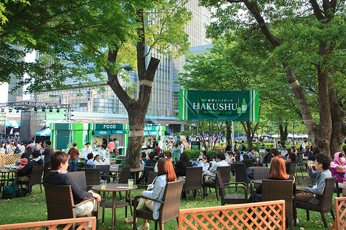 東京ミッドタウンで「OPEN THE PARK」開催、芝生広場で楽しむヨガやハイボールカフェ｜写真9