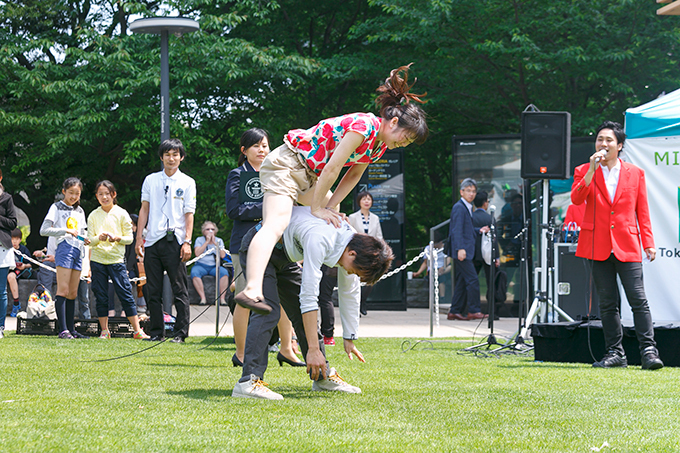 東京ミッドタウンで「OPEN THE PARK」開催、芝生広場で楽しむヨガやハイボールカフェ｜写真10