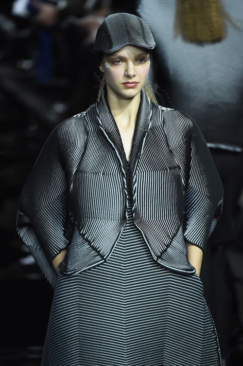 イッセイ ミヤケ(ISSEY MIYAKE) 2015-16年秋冬ウィメンズコレクション  - 写真34