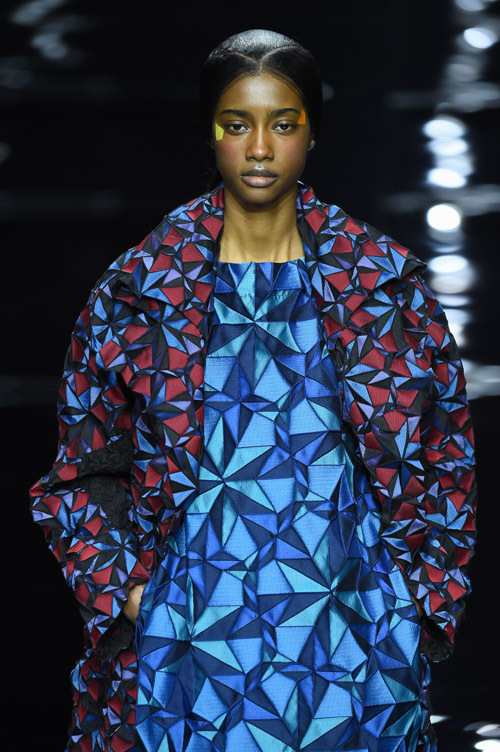 イッセイ ミヤケ(ISSEY MIYAKE) 2015-16年秋冬ウィメンズコレクション  - 写真45