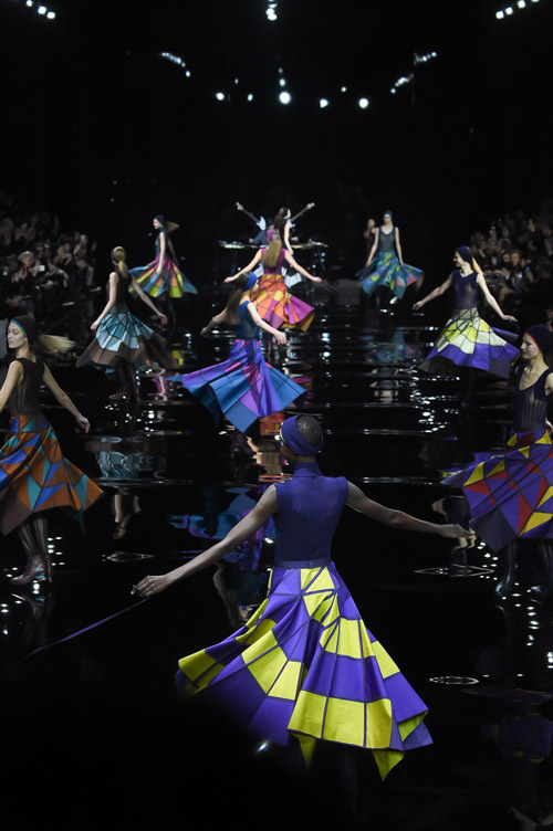 イッセイ ミヤケ(ISSEY MIYAKE) 2015-16年秋冬ウィメンズコレクション  - 写真59