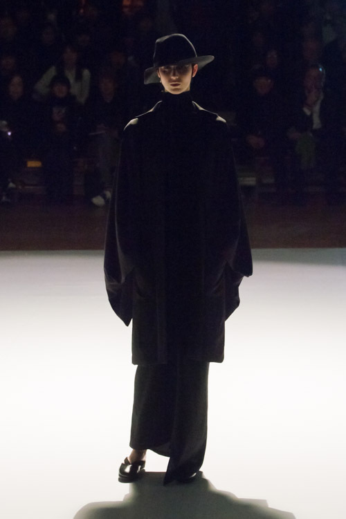 ヨウジヤマモト(Yohji Yamamoto) 2015-16年秋冬ウィメンズコレクション  - 写真1