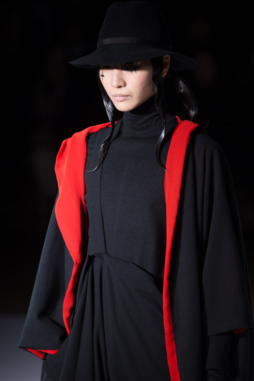 ヨウジヤマモト(Yohji Yamamoto) 2015-16年秋冬ウィメンズコレクション  - 写真12