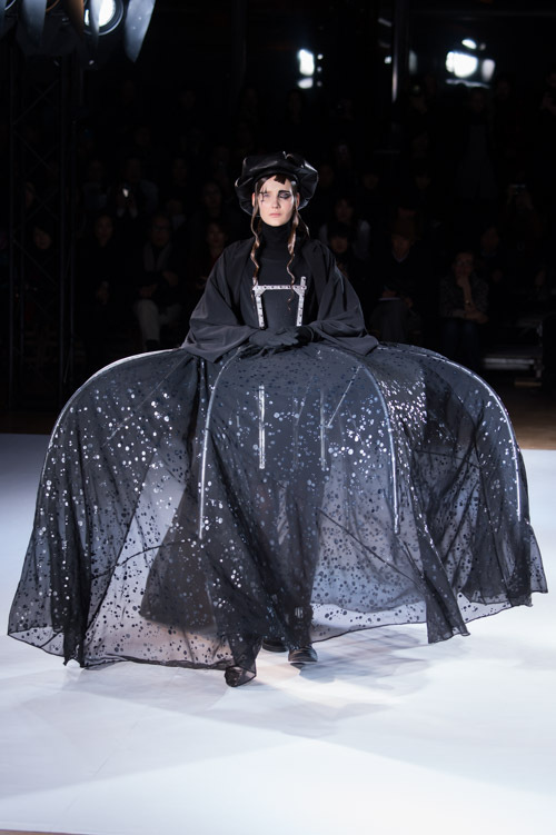 ヨウジヤマモト(Yohji Yamamoto) 2015-16年秋冬ウィメンズコレクション  - 写真15