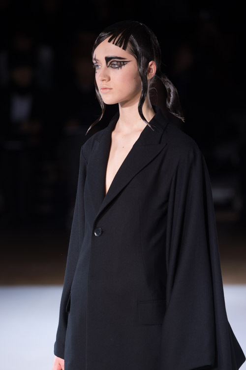 ヨウジヤマモト(Yohji Yamamoto) 2015-16年秋冬ウィメンズコレクション  - 写真19