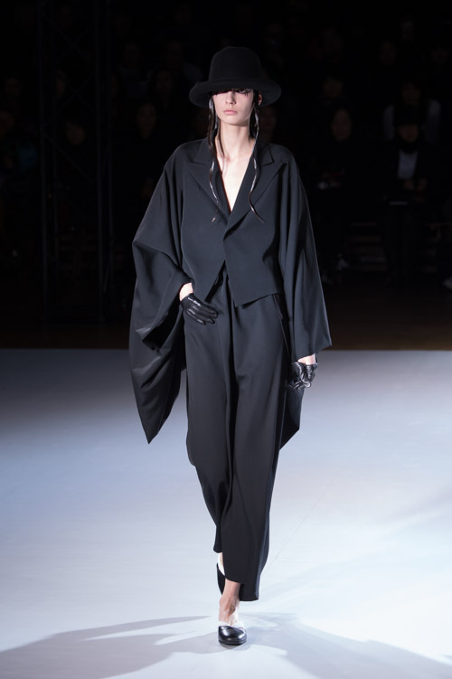 ヨウジヤマモト(Yohji Yamamoto) 2015-16年秋冬ウィメンズコレクション  - 写真21