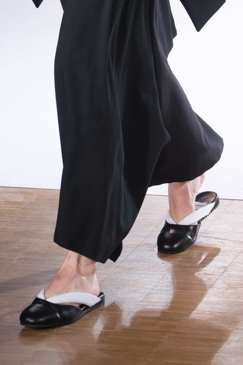 ヨウジヤマモト(Yohji Yamamoto) 2015-16年秋冬ウィメンズコレクション  - 写真23