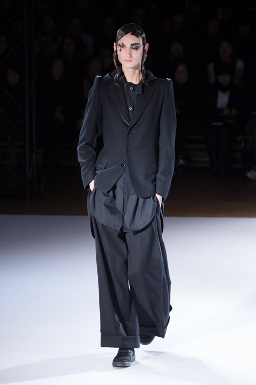 ヨウジヤマモト(Yohji Yamamoto) 2015-16年秋冬ウィメンズコレクション  - 写真24