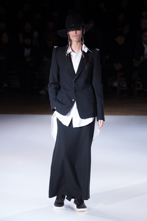 ヨウジヤマモト(Yohji Yamamoto) 2015-16年秋冬ウィメンズコレクション  - 写真26