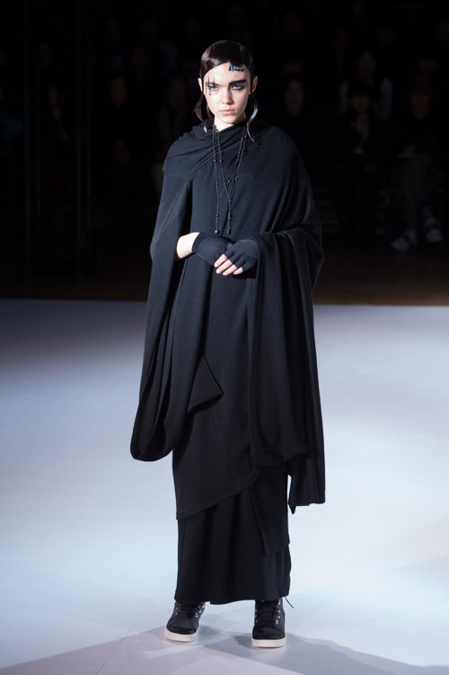 ヨウジヤマモト(Yohji Yamamoto) 2015-16年秋冬ウィメンズコレクション  - 写真44